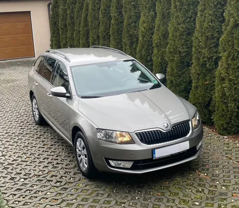 samochody osobowe Skoda Octavia cena 37999 przebieg: 238000, rok produkcji 2015 z Świecie